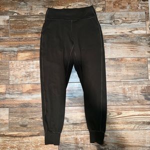 EUC Lululemon align high rise jogger. Size 6. Color is dark olive.